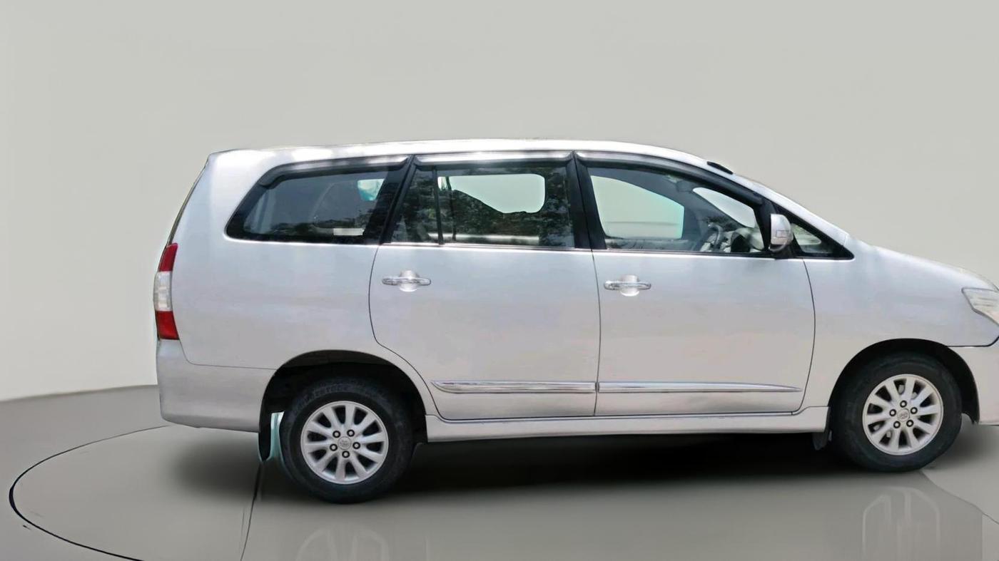 2014 Toyota Innova 2.5 VX 7 STR, Diesel, Manual, 1,75,689 km, exterior