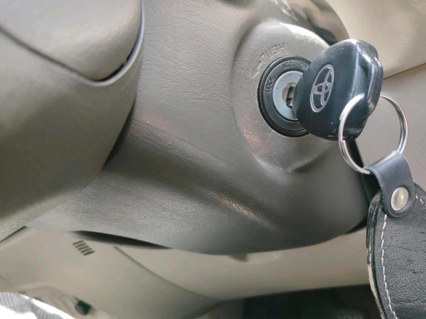 2014 Toyota Innova 2.5 VX 7 STR, Diesel, Manual, 1,75,689 km, interior