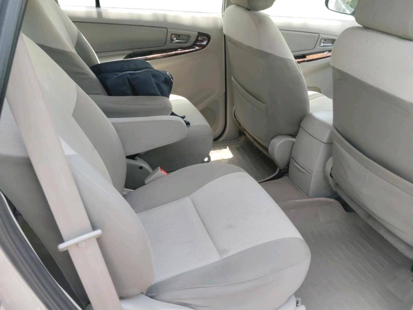 2014 Toyota Innova 2.5 VX 7 STR, Diesel, Manual, 1,75,689 km, interior