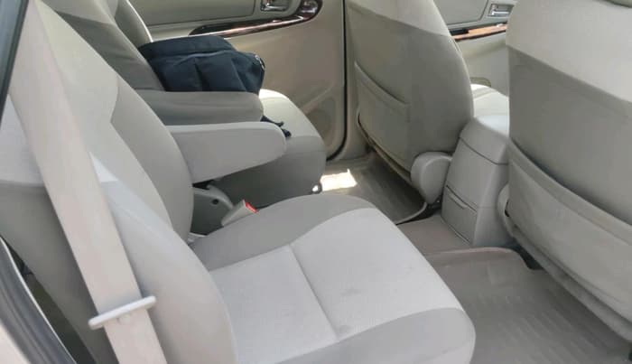 2014 Toyota Innova 2.5 VX 7 STR, Diesel, Manual, 1,75,689 km, interior