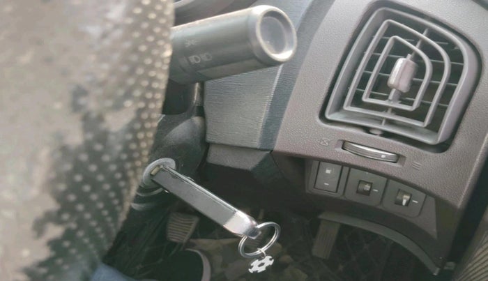 2015 Mahindra XUV500 W6, Diesel, Manual, 1,67,348 km, interior