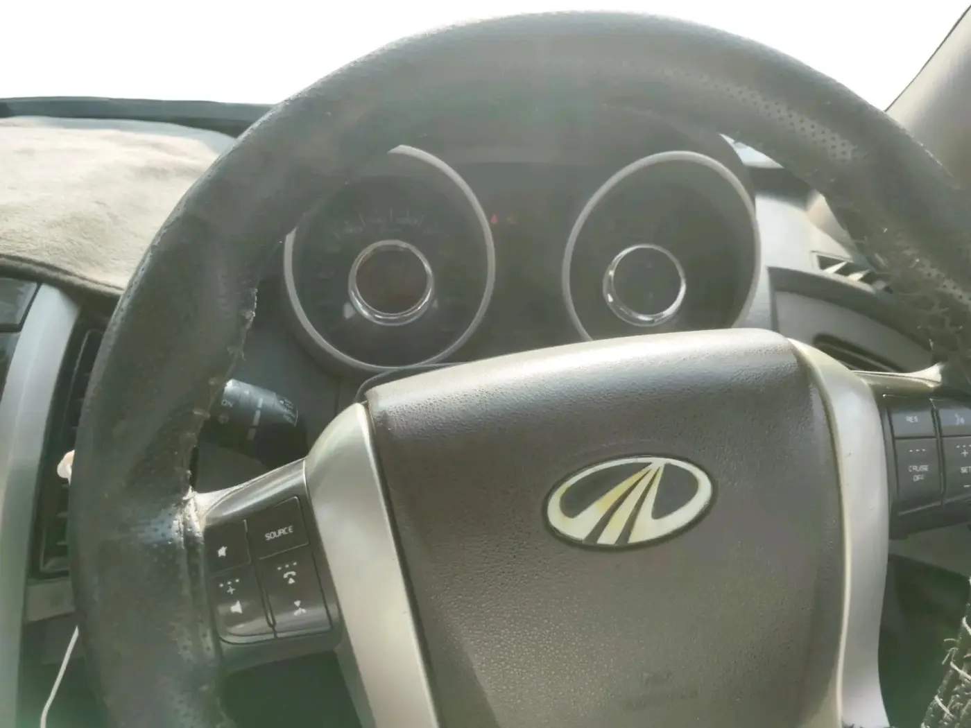 2015 Mahindra XUV500 W6, Diesel, Manual, 1,67,348 km, interior
