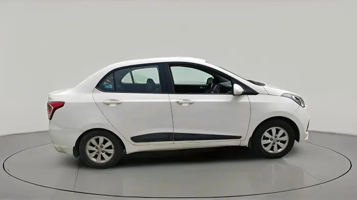 2016 Hyundai Xcent SX 1.2, CNG, Manual, 1,02,477 km, exterior