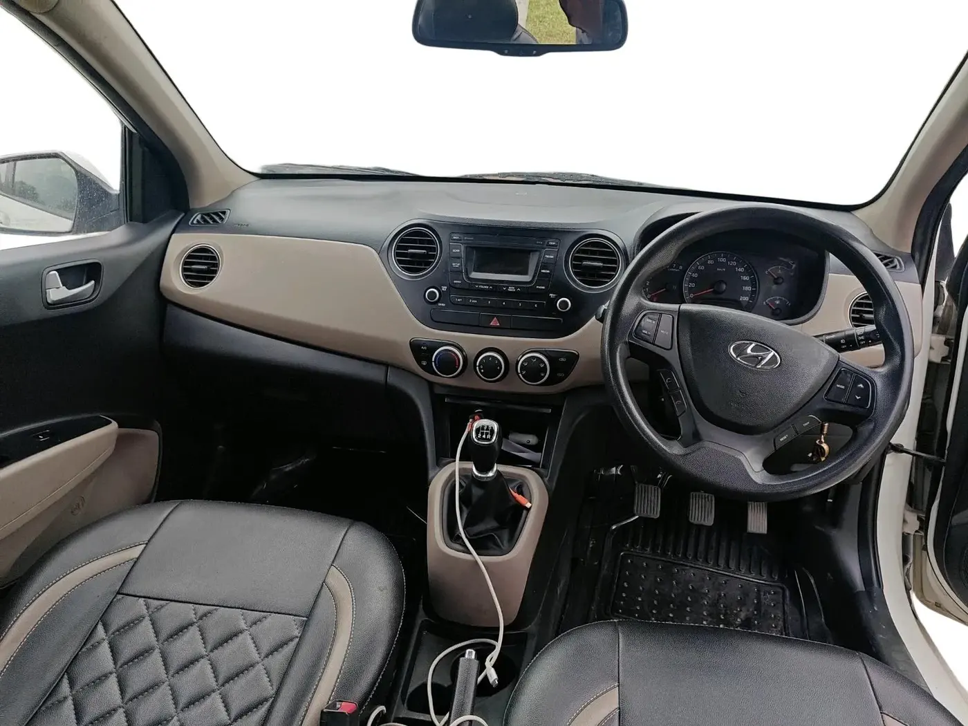 2016 Hyundai Xcent SX 1.2, CNG, Manual, 1,02,477 km, interior