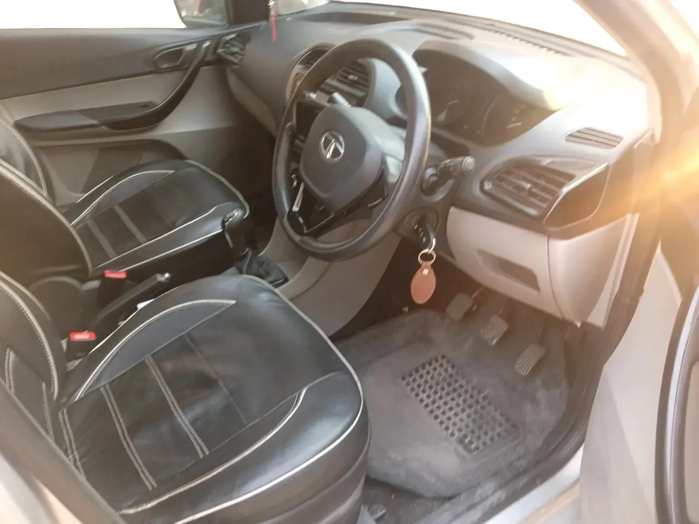 2018 Tata Tiago XT PETROL, Petrol, Manual, 87,133 km, interior