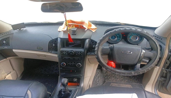2016 Mahindra XUV500 W4, Diesel, Manual, 1,03,824 km, interior
