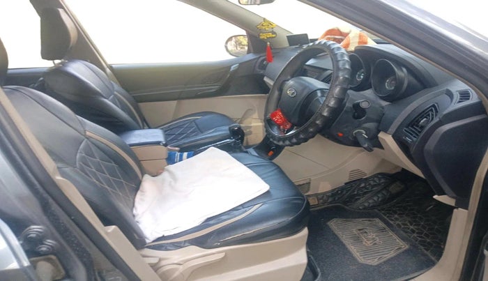 2016 Mahindra XUV500 W4, Diesel, Manual, 1,03,824 km, interior