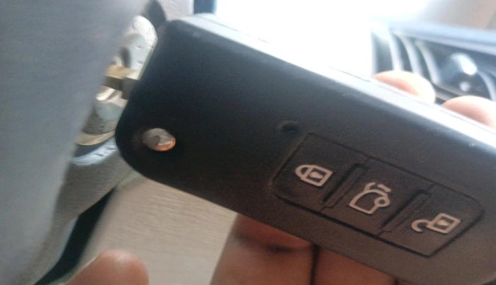 2016 Mahindra XUV500 W4, Diesel, Manual, 1,03,824 km, interior