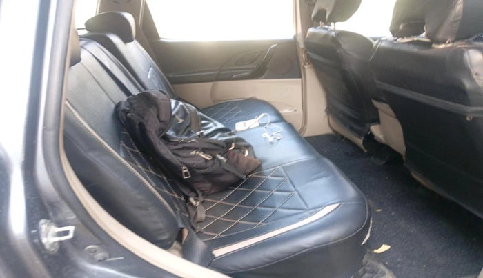 2016 Mahindra XUV500 W4, Diesel, Manual, 1,03,824 km, interior