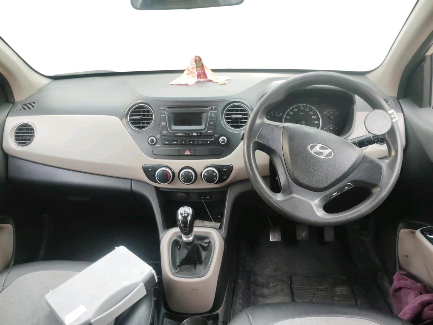 2013 Hyundai Grand i10 SPORTZ 1.1 CRDI, Diesel, Manual, 2,51,641 km, interior