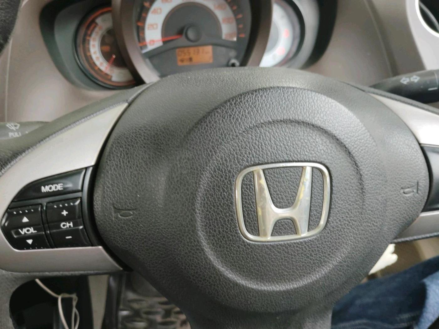 2013 Honda Brio V MT, Petrol, Manual, 55,133 km, interior