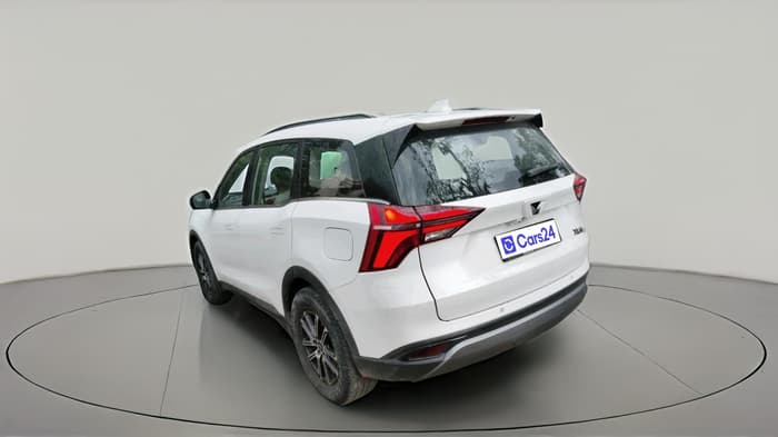2022 Mahindra XUV700 AX 7 D AT 7 STR, Diesel, Automatic, 72,788 km, exterior