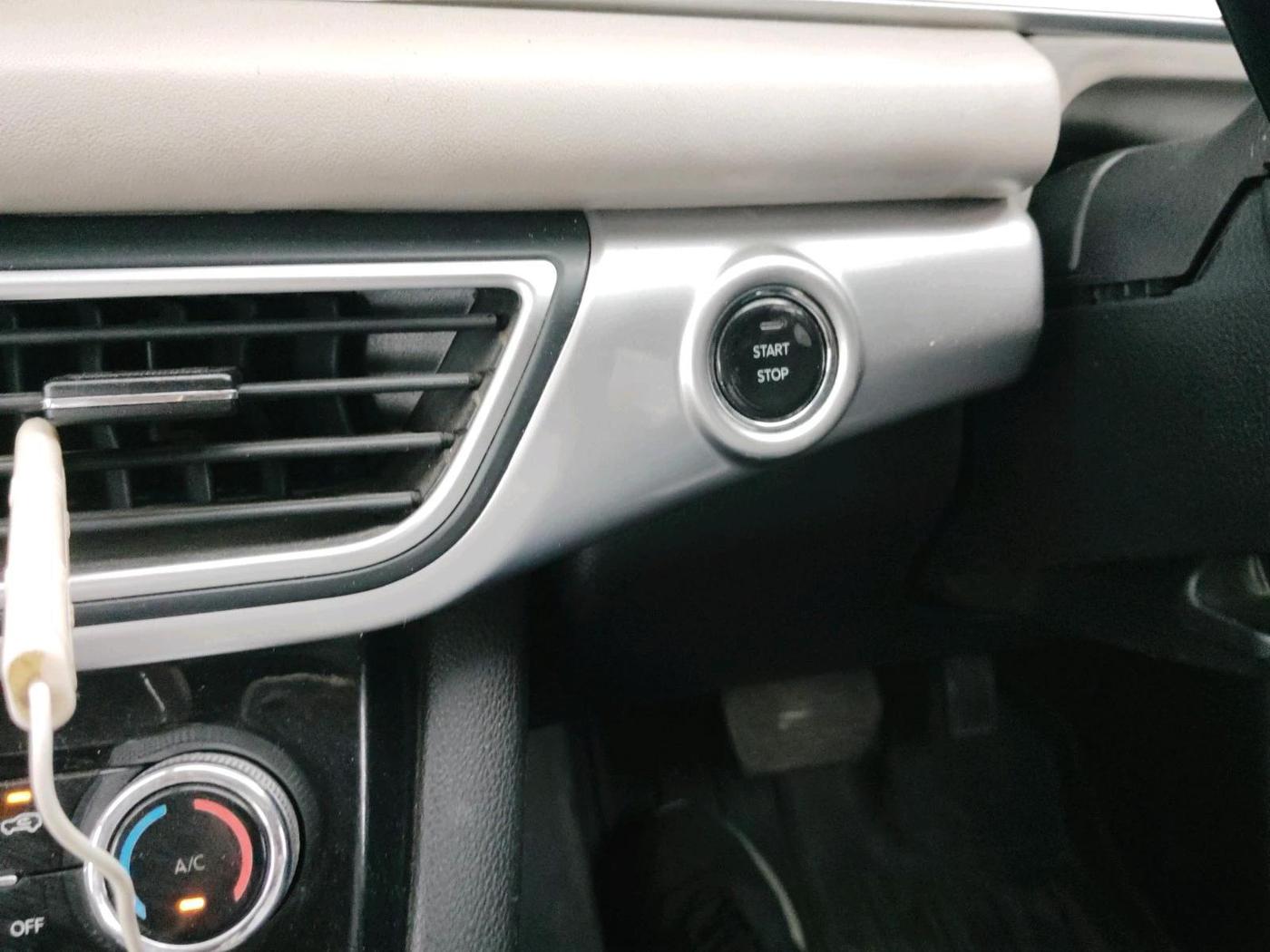 2022 Mahindra XUV700 AX 7 D AT 7 STR, Diesel, Automatic, 72,788 km, interior