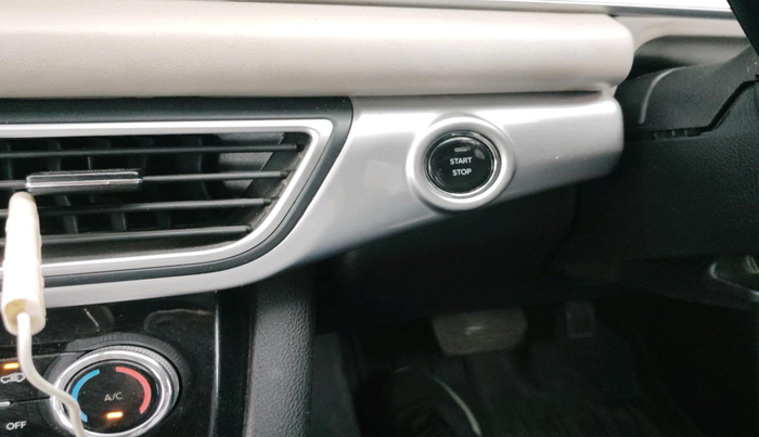 2022 Mahindra XUV700 AX 7 D AT 7 STR, Diesel, Automatic, 72,788 km, interior