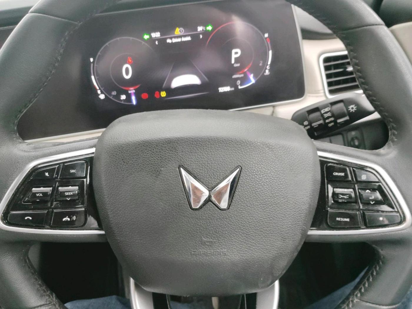 2022 Mahindra XUV700 AX 7 D AT 7 STR, Diesel, Automatic, 72,788 km, interior