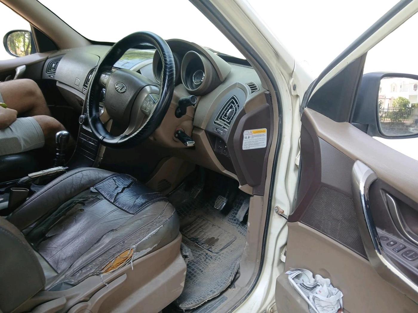 2011 Mahindra XUV500 W8, Diesel, Manual, 1,22,401 km, interior