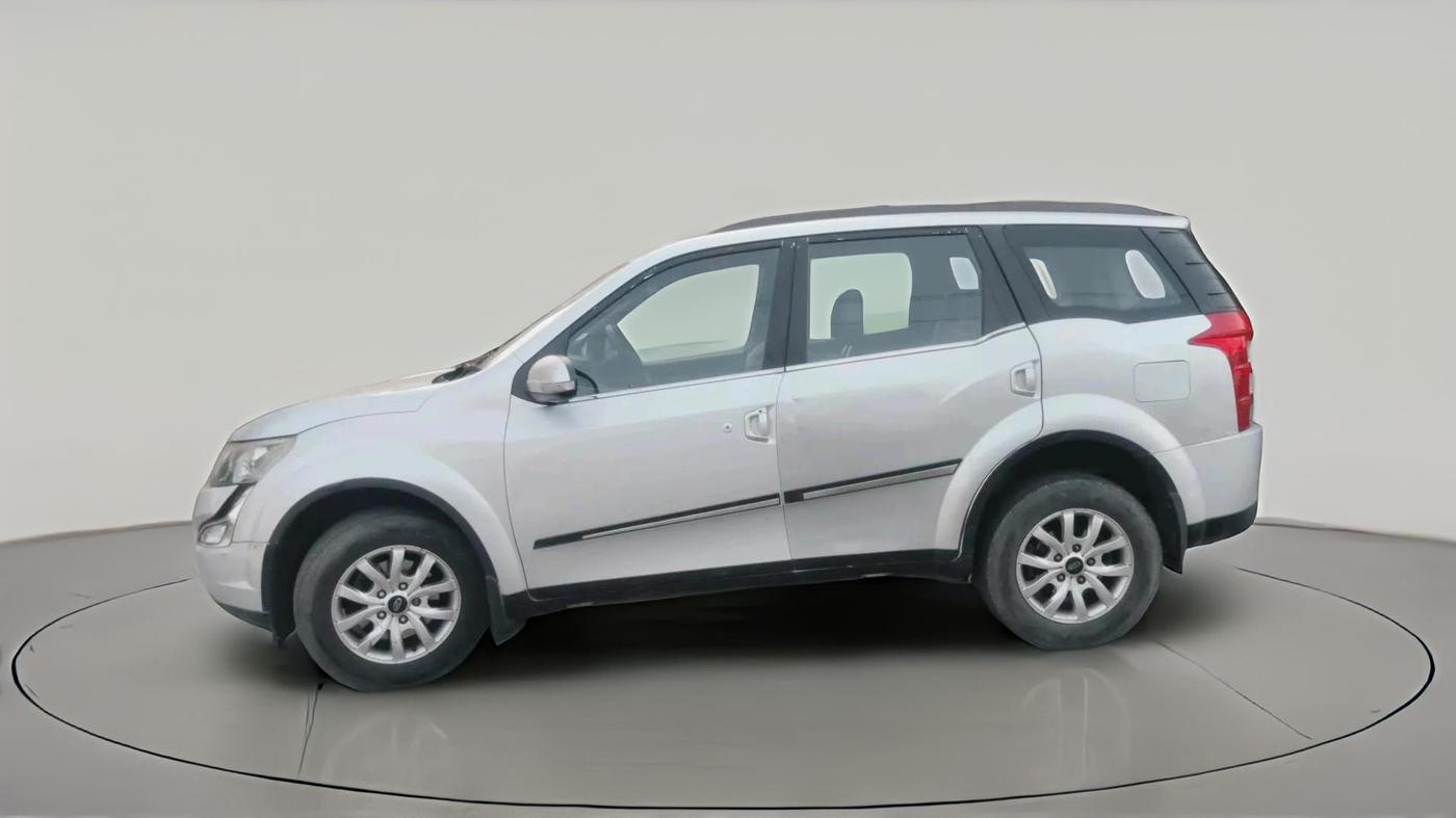 2017 Mahindra XUV500 W10, Diesel, Manual, 1,38,703 km, exterior