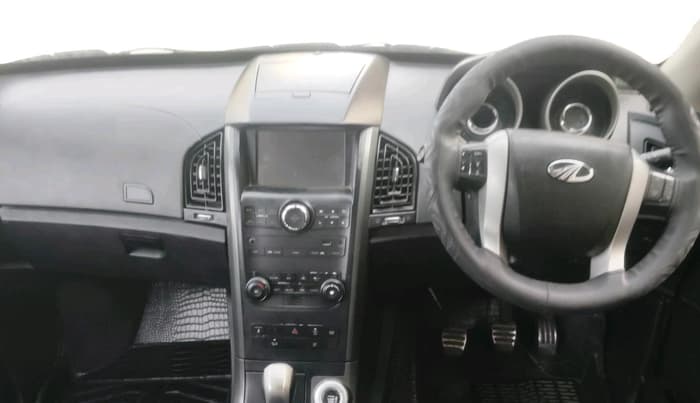 2017 Mahindra XUV500 W10, Diesel, Manual, 1,38,703 km, interior