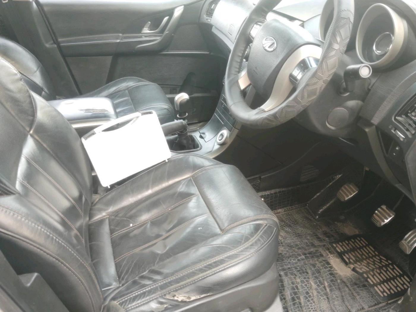 2017 Mahindra XUV500 W10, Diesel, Manual, 1,38,703 km, interior