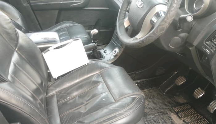 2017 Mahindra XUV500 W10, Diesel, Manual, 1,38,703 km, interior