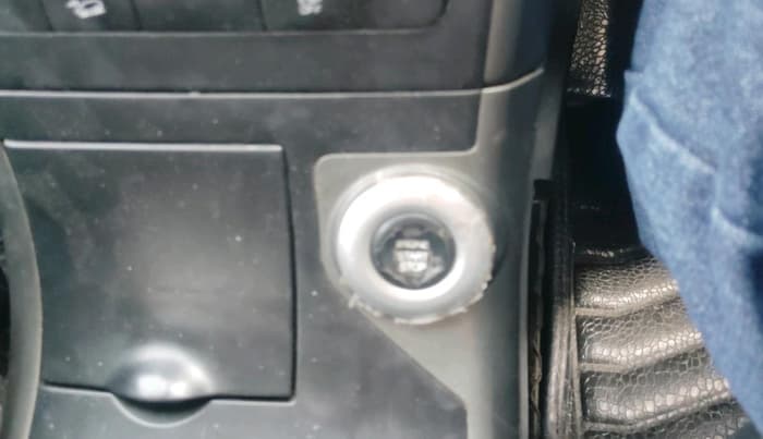 2017 Mahindra XUV500 W10, Diesel, Manual, 1,38,703 km, interior