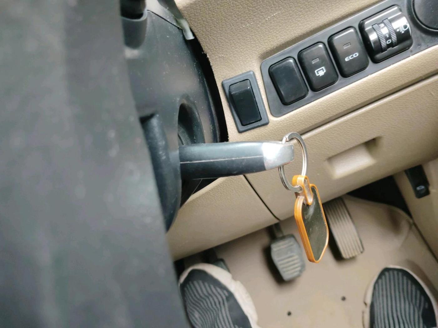 2016 Mahindra TUV300 T6, Diesel, Manual, 95,073 km, interior