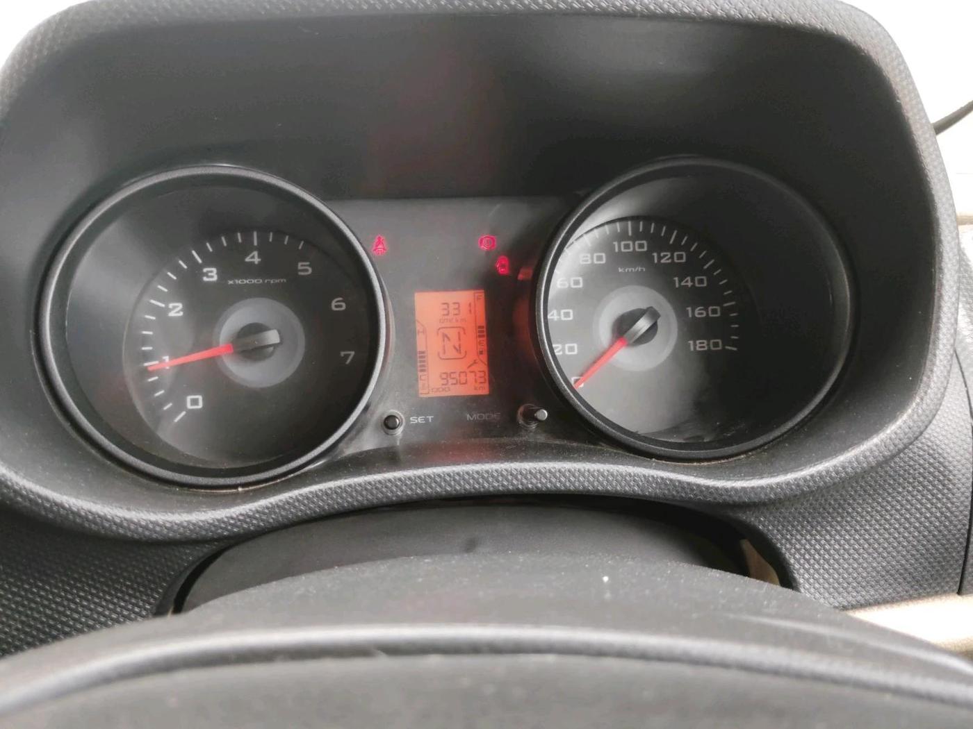 2016 Mahindra TUV300 T6, Diesel, Manual, 95,073 km, interior