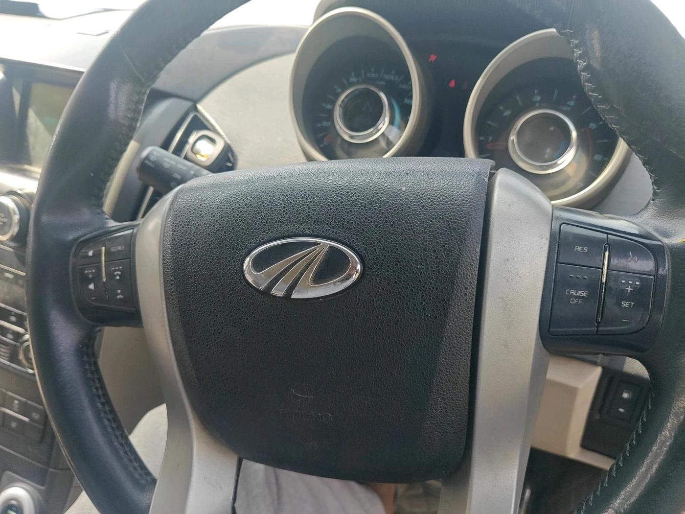 2017 Mahindra XUV500 W10 1.99, Diesel, Manual, 98,261 km, interior