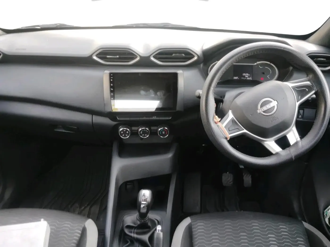 2025 Nissan MAGNITE Visia EZ-Shift, Petrol, Automatic, 13,528 km, interior