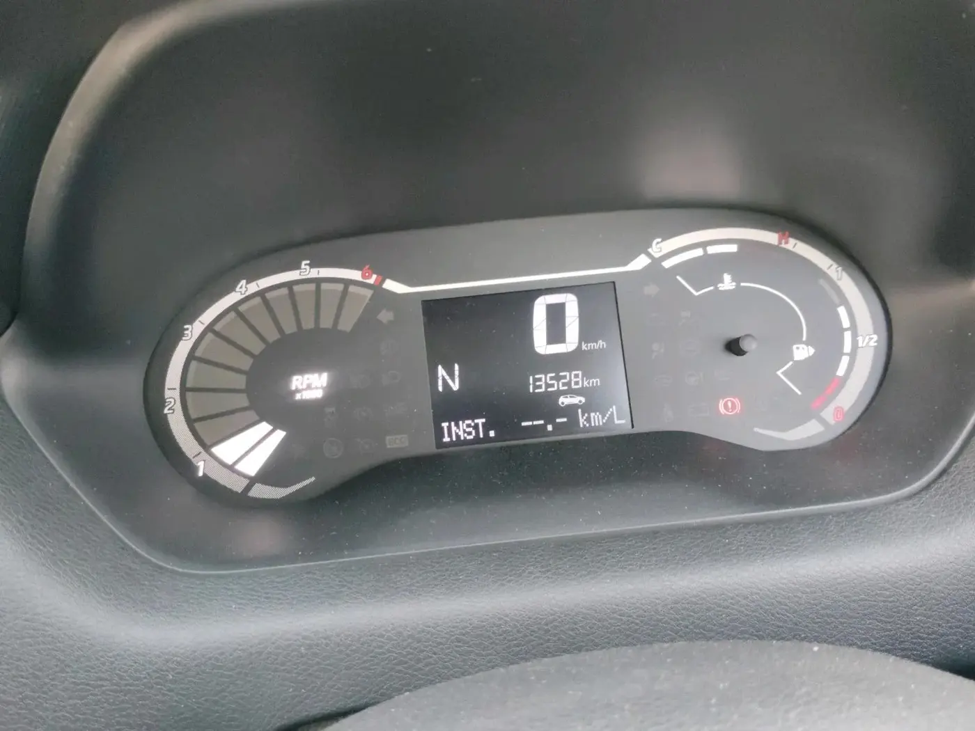 2025 Nissan MAGNITE Visia EZ-Shift, Petrol, Automatic, 13,528 km, interior