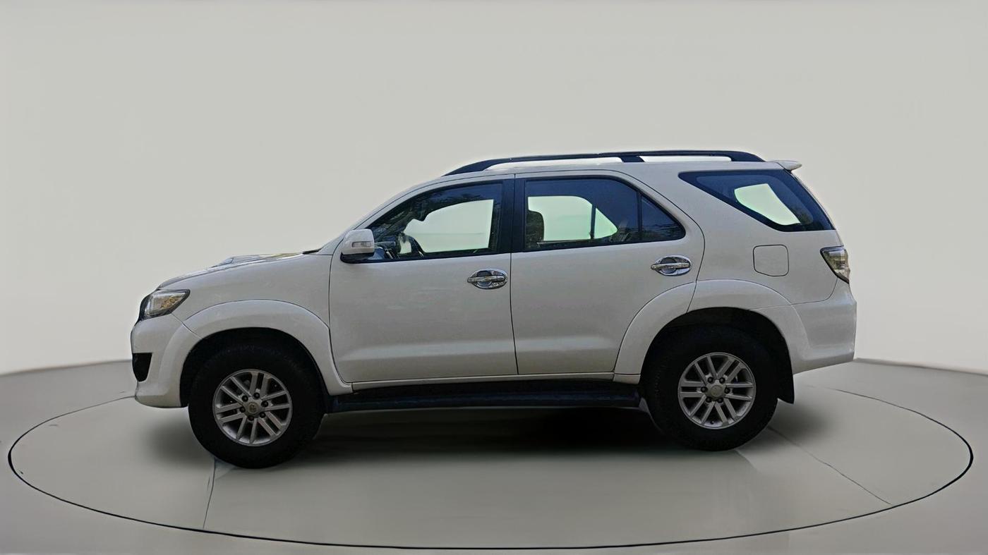 2013 Toyota Fortuner 3.0 4X2 MT, Diesel, Manual, 1,76,582 km, exterior