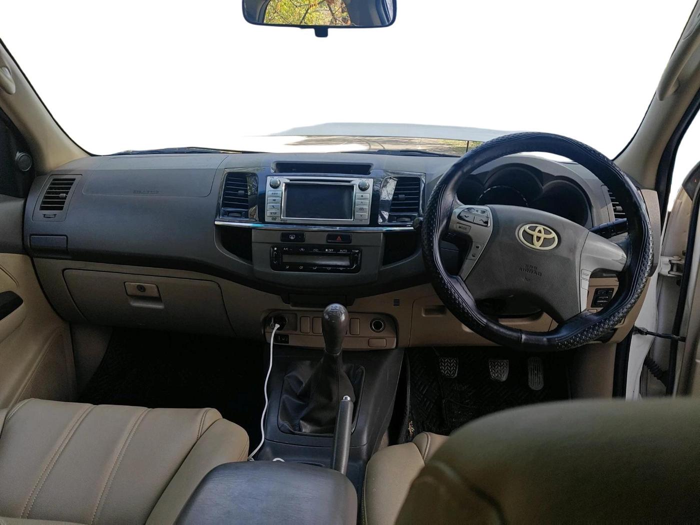 2013 Toyota Fortuner 3.0 4X2 MT, Diesel, Manual, 1,76,582 km, interior