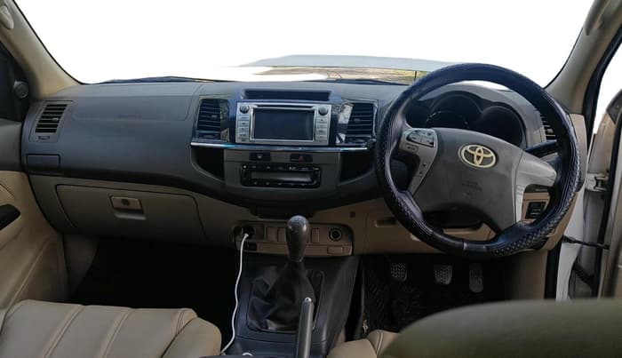 2013 Toyota Fortuner 3.0 4X2 MT, Diesel, Manual, 1,76,582 km, interior