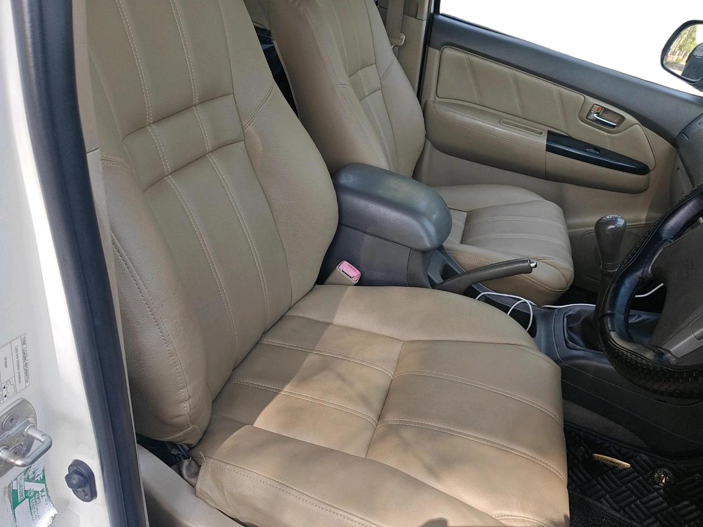 2013 Toyota Fortuner 3.0 4X2 MT, Diesel, Manual, 1,76,582 km, interior