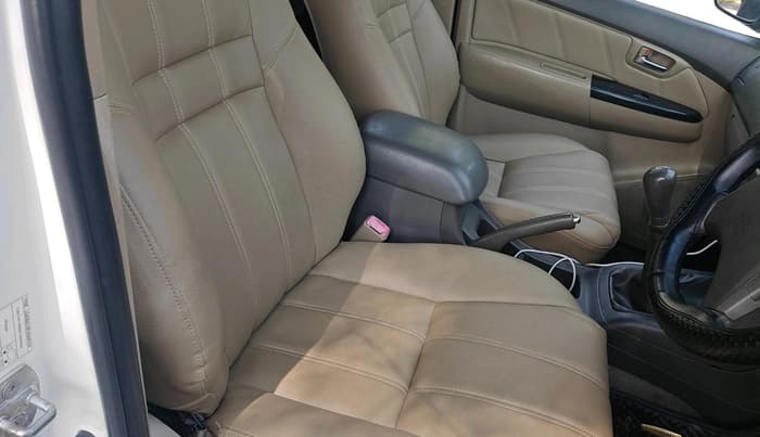 2013 Toyota Fortuner 3.0 4X2 MT, Diesel, Manual, 1,76,582 km, interior