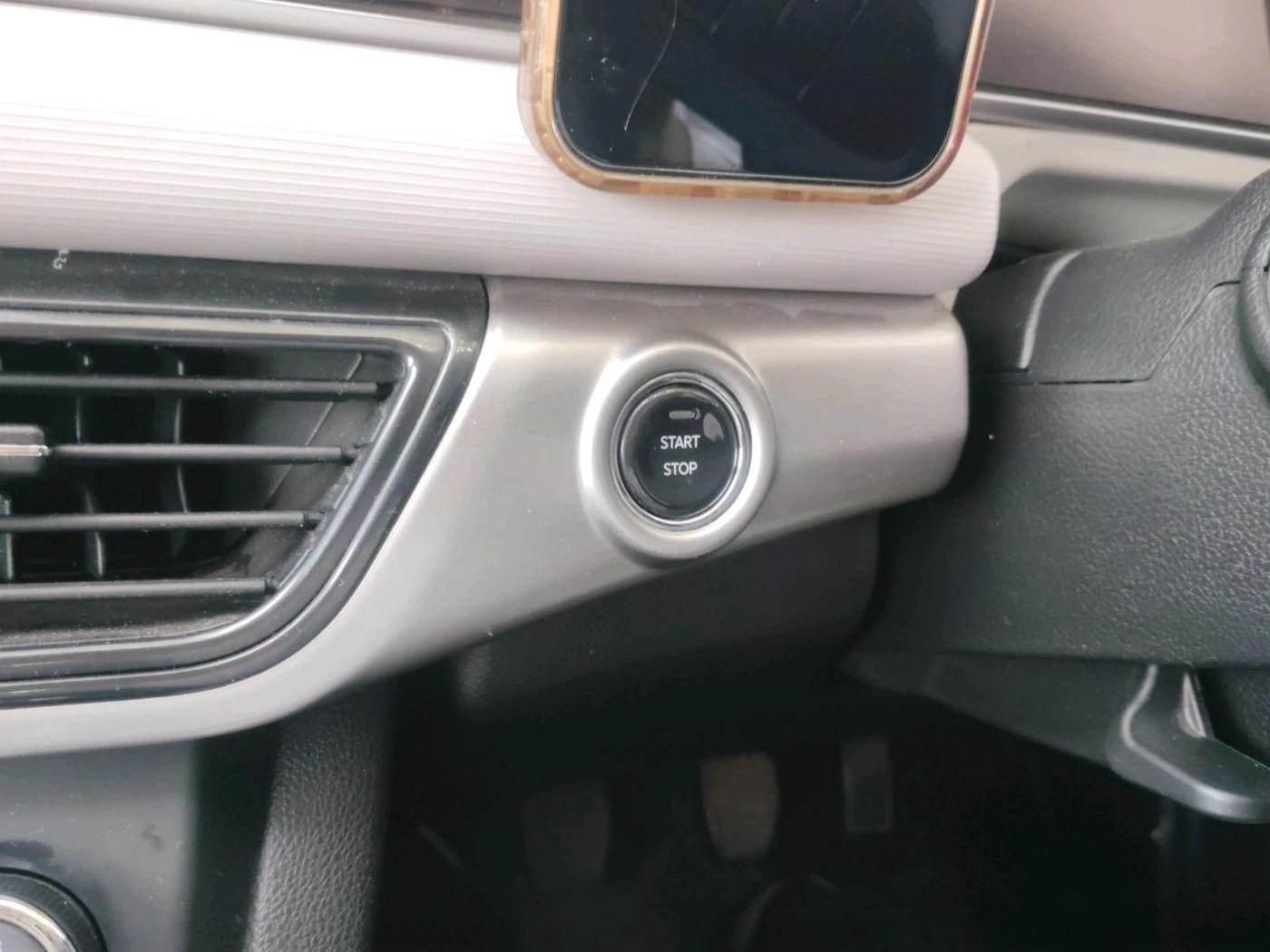 2024 Mahindra XUV700 AX 5 P MT 7 STR, Petrol, Manual, 21,197 km, interior
