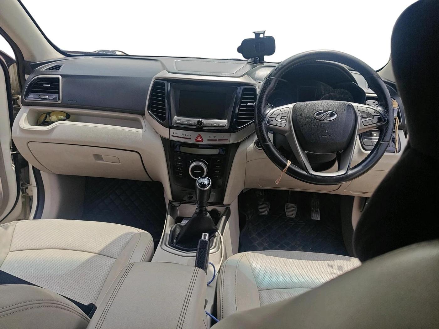 2019 Mahindra XUV300 W8 (O) 1.5 DIESEL, Diesel, Manual, 1,01,425 km, interior