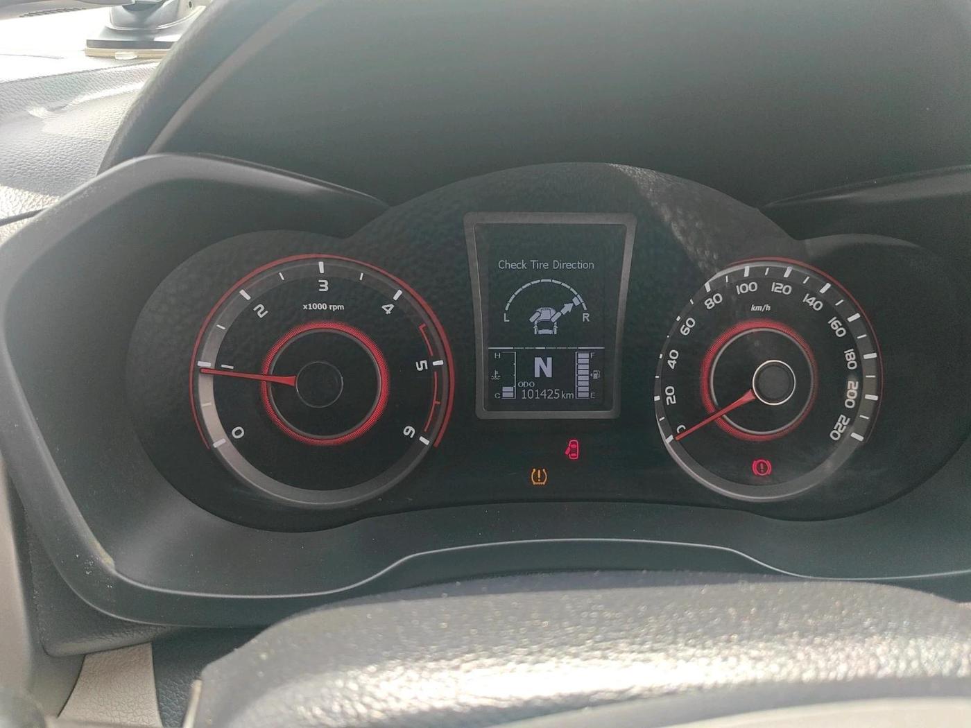 2019 Mahindra XUV300 W8 (O) 1.5 DIESEL, Diesel, Manual, 1,01,425 km, interior