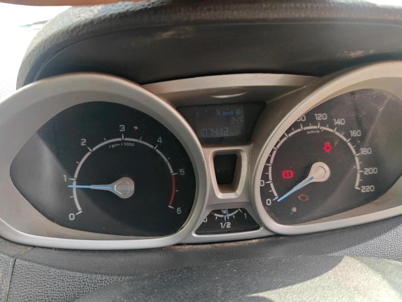 2014 Ford Ecosport TITANIUM 1.5L DIESEL, Diesel, Manual, 1,07,412 km, interior