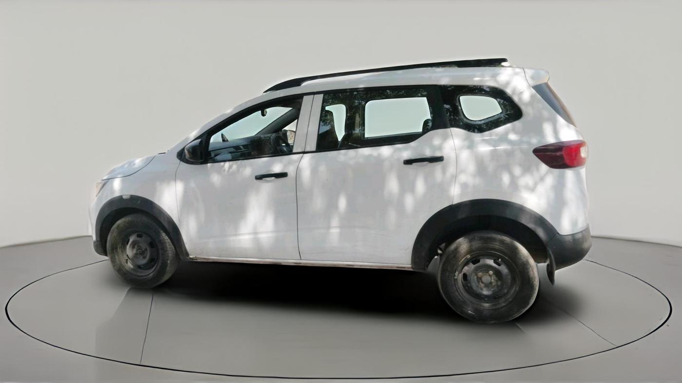 2022 Renault TRIBER RXE MT, Petrol, Manual, 70,176 km, exterior