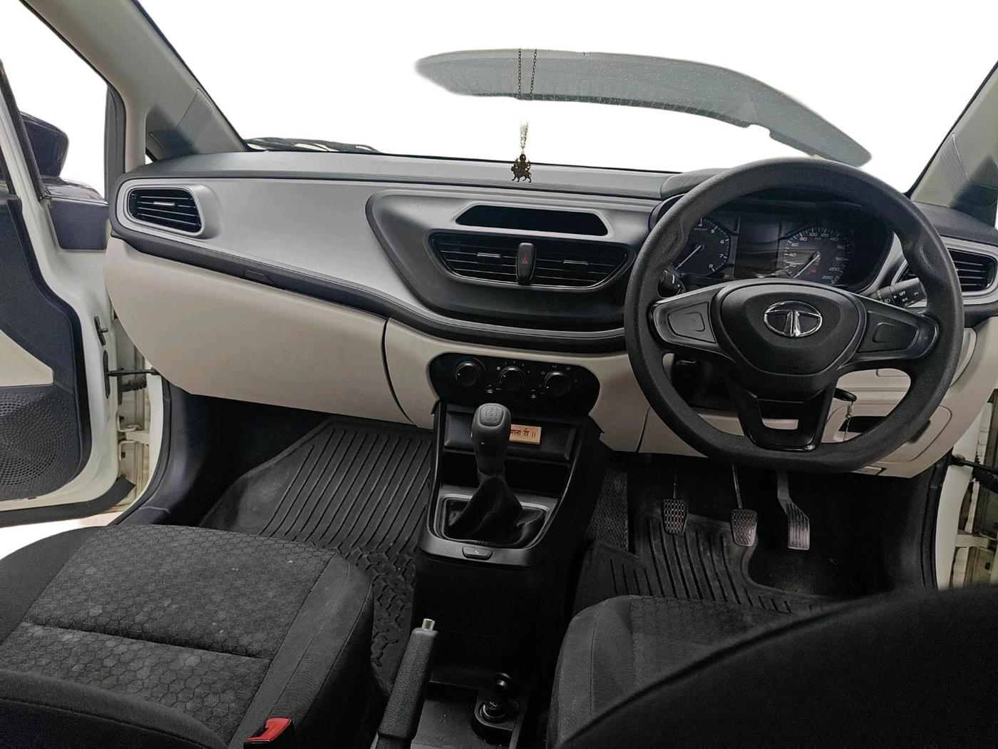 2022 Tata ALTROZ XE DIESEL, Diesel, Manual, 45,141 km, interior