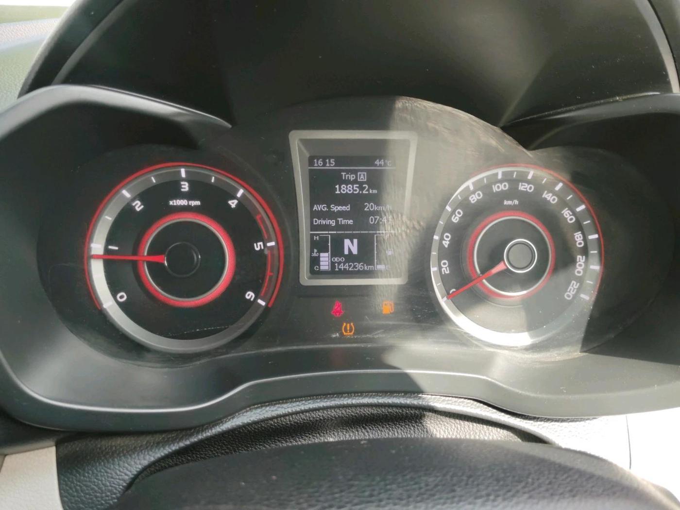 2019 Mahindra XUV300 W8 (O) 1.5 DIESEL, Diesel, Manual, 1,44,236 km, interior