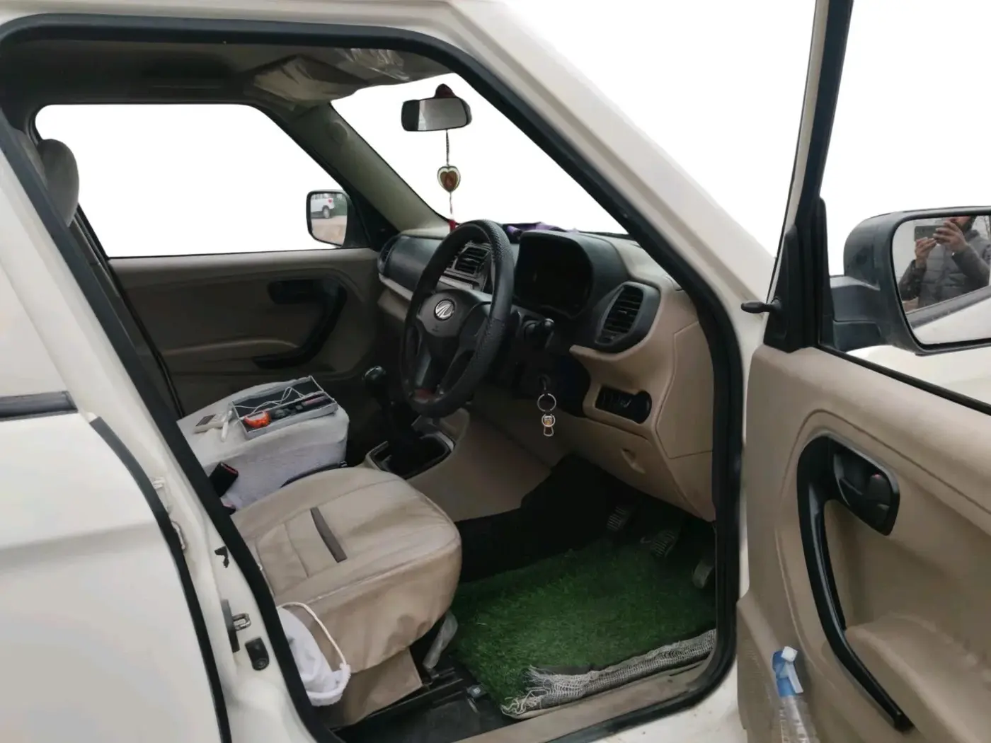 2019 Mahindra TUV300 T4 PLUS, Diesel, Manual, 49,165 km, interior
