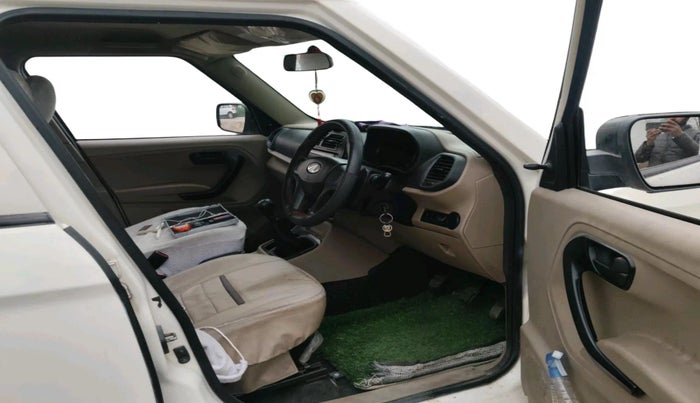 2019 Mahindra TUV300 T4 PLUS, Diesel, Manual, 49,165 km, interior