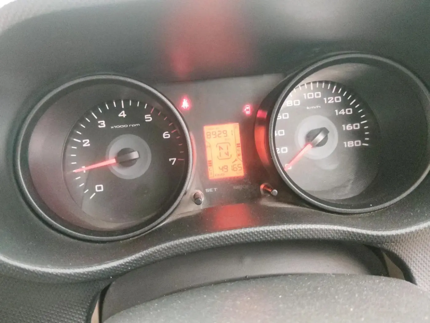 2019 Mahindra TUV300 T4 PLUS, Diesel, Manual, 49,165 km, interior