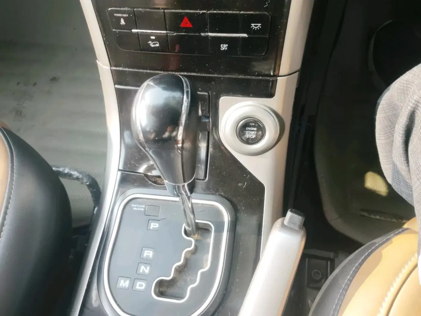 2019 Mahindra XUV500 W11 AT, Diesel, Automatic, 1,05,600 km, interior