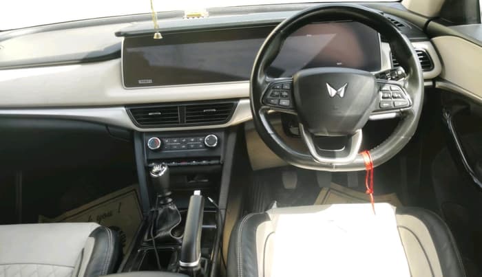 2024 Mahindra XUV700 AX 5 P MT 7 STR, Petrol, Manual, 18,161 km, interior