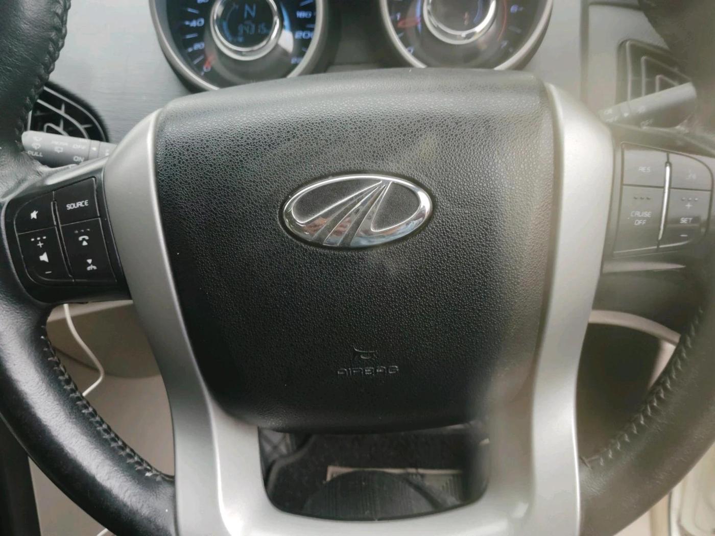 2016 Mahindra XUV500 W10, Diesel, Manual, 94,316 km, interior