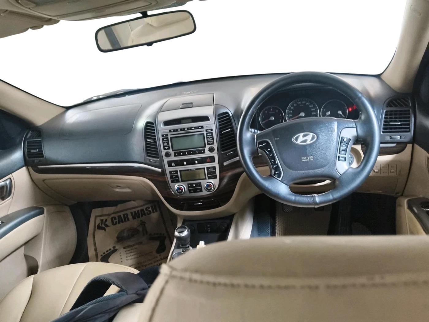 2011 Hyundai Santa Fe 2 WD, Diesel, Manual, 1,03,831 km, interior