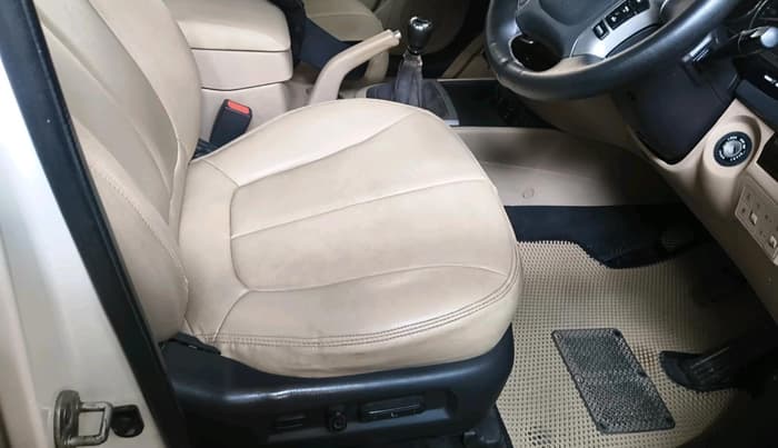 2011 Hyundai Santa Fe 2 WD, Diesel, Manual, 1,03,831 km, interior